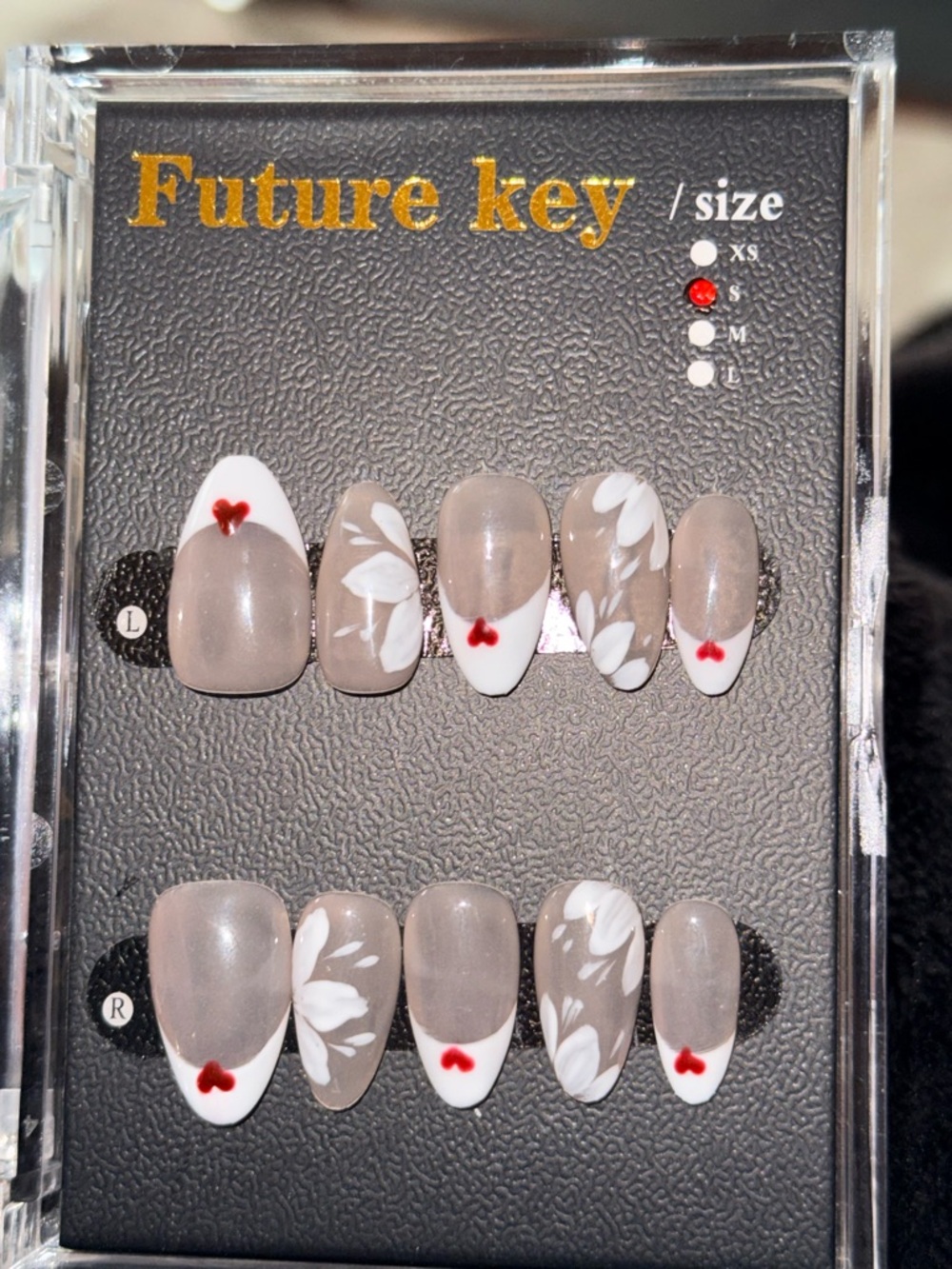 Future key Neutral Floral Heart Press-On Nails - White & Taupe